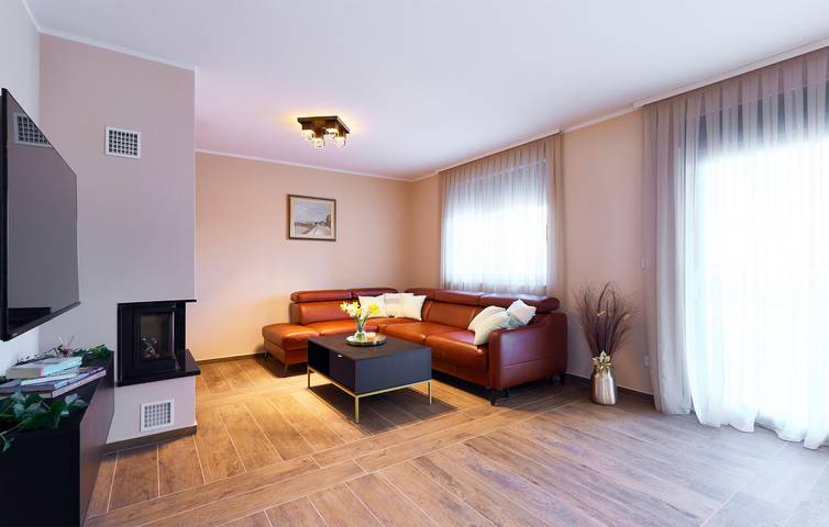 Reizende 2-Zimmer-Wohnung mit Pool und Terrasse, 400 m vom Fluss Mrežnica entfernt in Karlovac, Karlovac und Umgebung