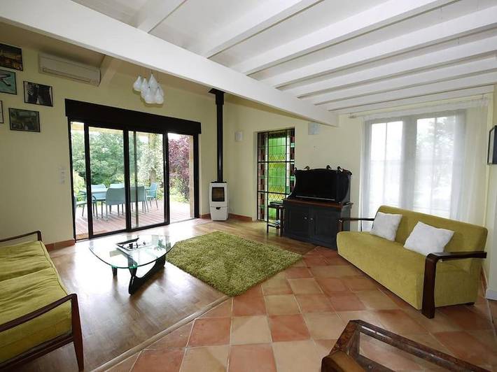 Location de vacances pour 8 personnes, avec Terrasse et Jardin ainsi que Piscine et Vue à Saint-Vincent-de-Pertignas - 3