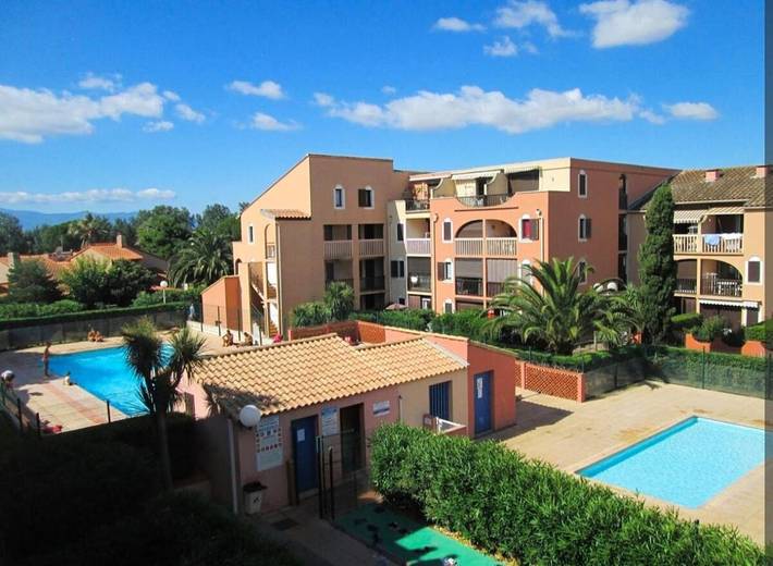 Gîte pour 4 personnes, avec Balcon et Terrasse ainsi que Jardin et Bassin pour enfant dans Office De Tourisme De Canet En Roussillon
