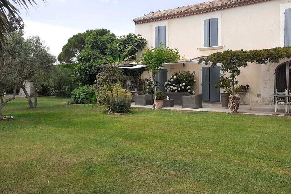 Mas le Pré du May in Caumont-sur-Durance, Vaucluse