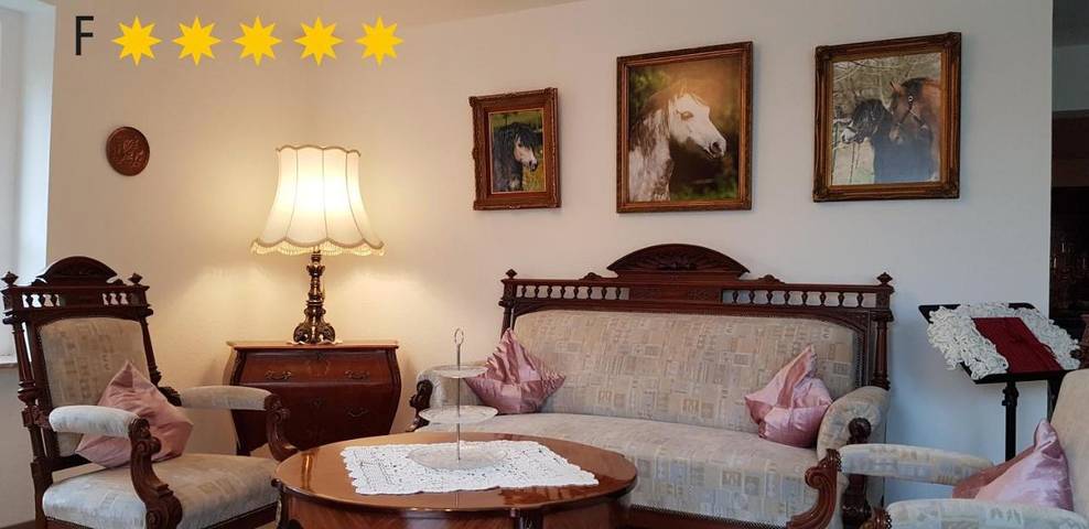Ferienwohnung für 3 Personen, mit Terrasse und Pool sowie Ausblick