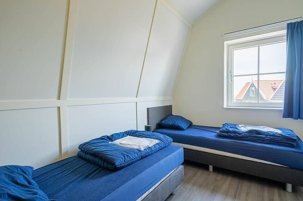 Bungalow mit 4 Schlafzimmern, 2 Bädern und einer Terrasse in Markermeer