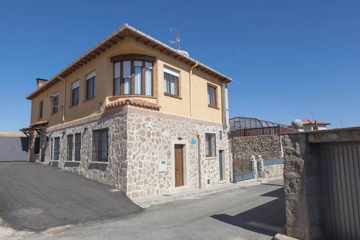 Casa rural para 4 personas, con Jacuzzi y Vistas en Narrillos de San Leonardo