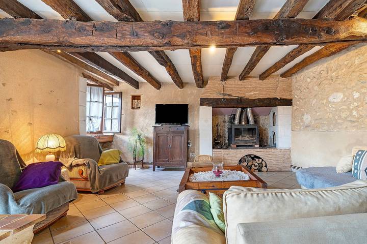 Le Séchoir d'Alice: Holiday Home with Private Terrace, Garden & Wi-Fi in Saint-Germain-du-Salembre, Périgord Blanc