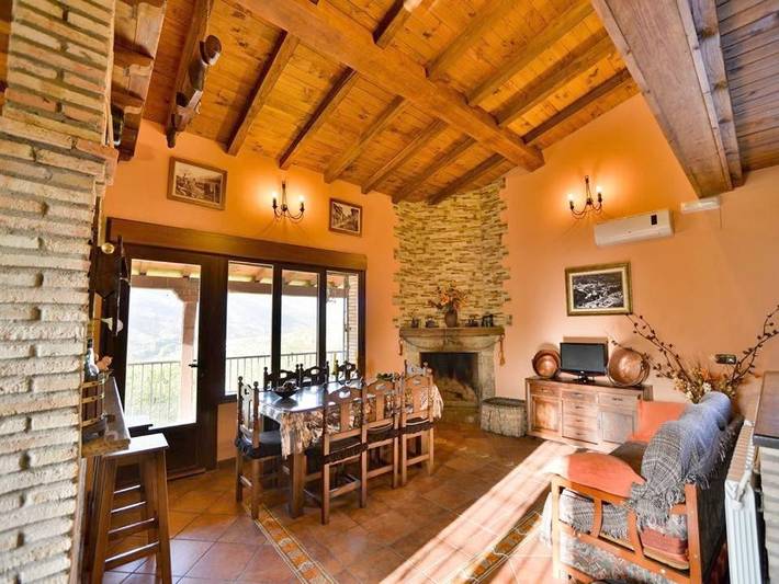 Apartamento para 10 personas, con Balcón y Terraza además de Jardín y Vistas en Navaconcejo