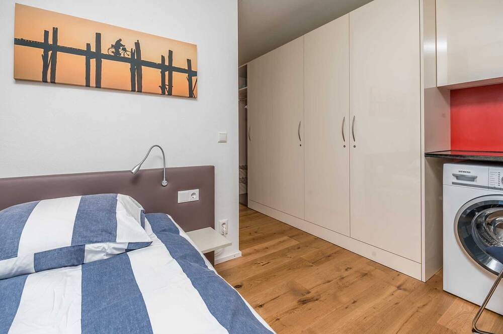 Design, geradlinig and geschmackvoll beschreiben das aus 2018 datierende Inselhaus am besten! Aus de in Oude-Tonge, Goeree-Overflakkee