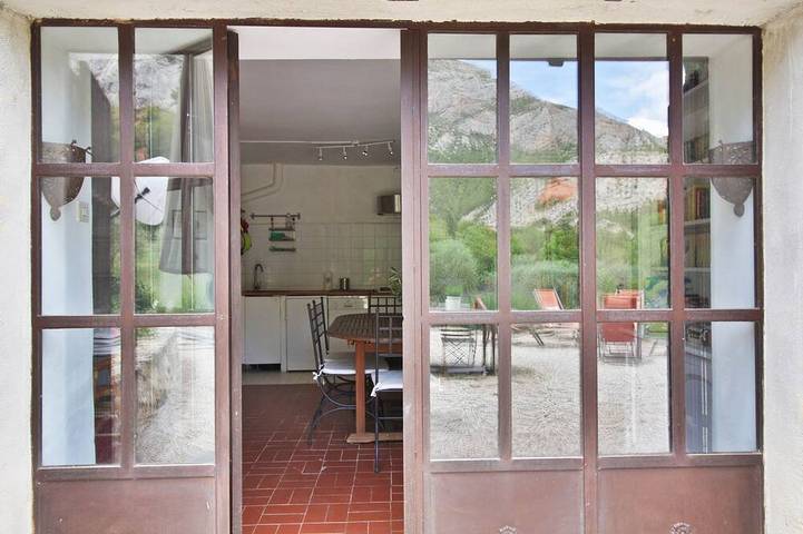 Gîte pour 5 personnes, avec piscine et jardin à Saint-Antonin-sur-Bayon