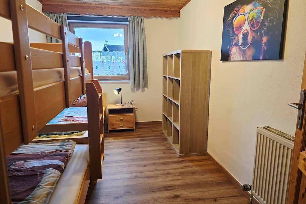 Ganze Wohnung, Gemütliche, ebenerdige Ferienwohnung (60 qm) mit zwei Schlafzimmern in Neunburg vorm Wald, Naturpark Oberpfälzer Wald