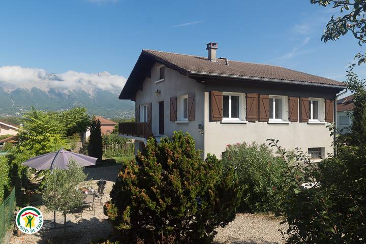 Gîte pour 6 personnes, avec jardin et terrasse à Domène