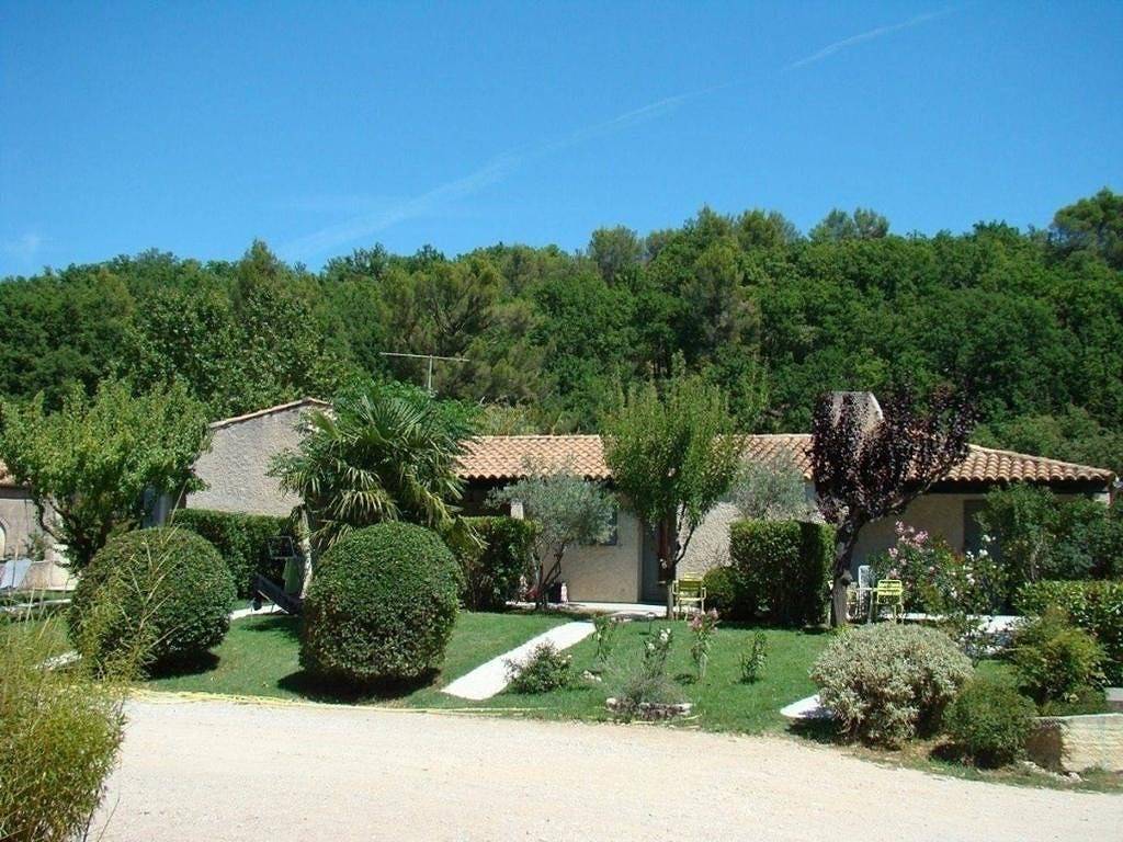 Gîtes - Studio avec terrasse in Venasque, Parc naturel régional du Mont-Ventoux