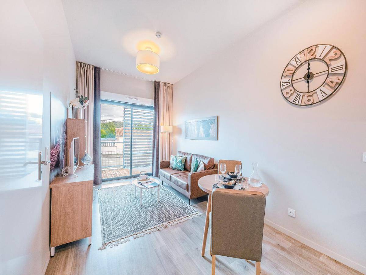 One-Bedroom Apartment in Cenon, Région de Bordeaux