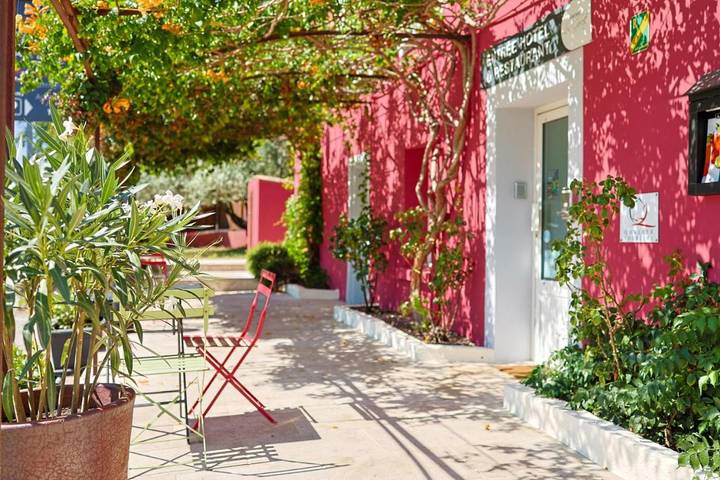 Hôtel pour 2 personnes, avec jardin et piscine, animaux acceptés à Peyruis - 4