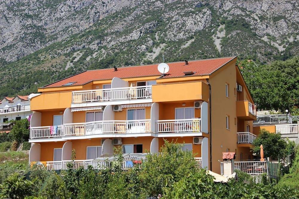 Ganze Wohnung, 2-Zimmer-Ferienwohnung mit Terrasse Gradac, Makarska in Gradac, Makarska Riviera
