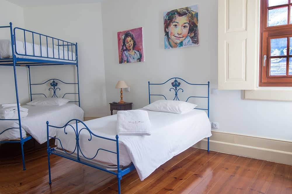 Luxus abgelegene Villa, herrliche Aussicht, Pool, Spielbereich, Spiele, Kino, große Gruppe in Serra do Marão, Baião