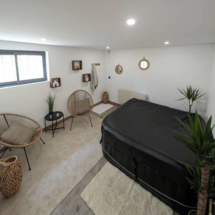 Location de vacances pour 6 personnes, avec piscine et terrasse ainsi que jardin et jacuzzi à Panazol - 4