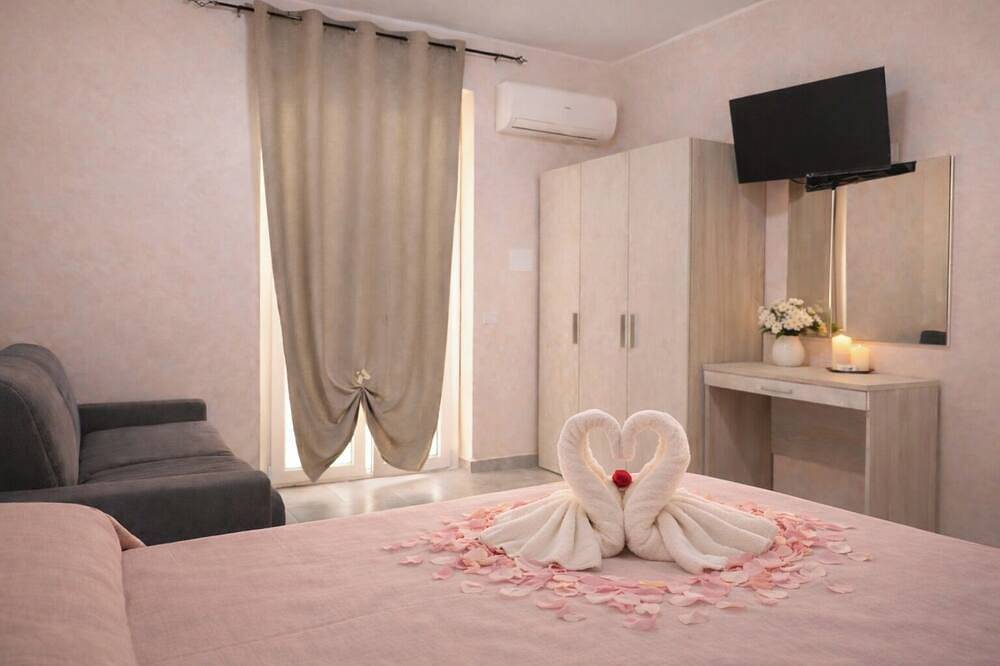 Ganze Wohnung, Tropea enchanting two-room apartment with Pool a few steps from the Sea in Santa Domenica, Ricadi (gemeinde)