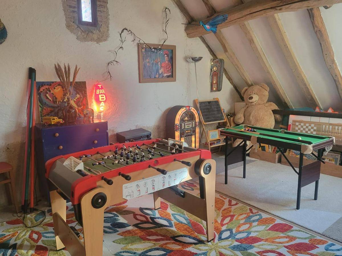 Appartement entier, Grand gîte de campagne capacité jusqu'à 10 personnes in Chantenay-Saint-Imbert, Nièvre