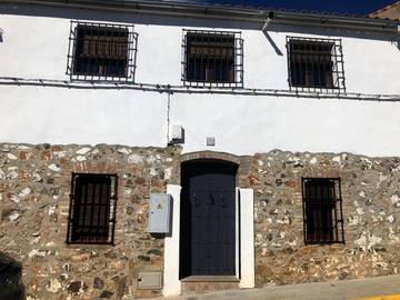 Gîte pour 11 personnes, avec jardin ainsi que vue et piscine, adapté aux familles à Fuente Obejuna