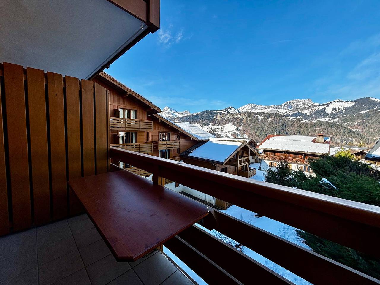 Apartamento entero, Apartamento amplio de 4 habitaciones en el centro del pueblo con Wifi y parking in Notre-Dame-de-Bellecombe, Albertville region