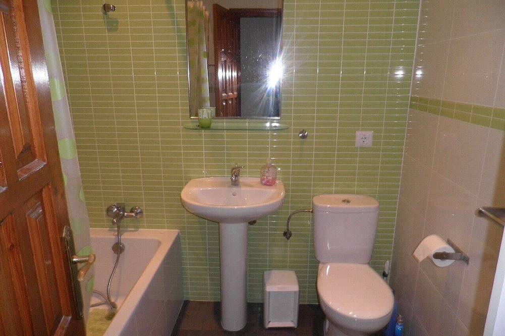 Pretty Pecheur House with three bedrooms for 6 people with garage. in Empuriabrava, Upper Empordà