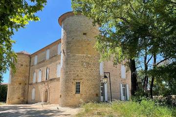 Château pour 10 personnes, avec piscine dans le Gard