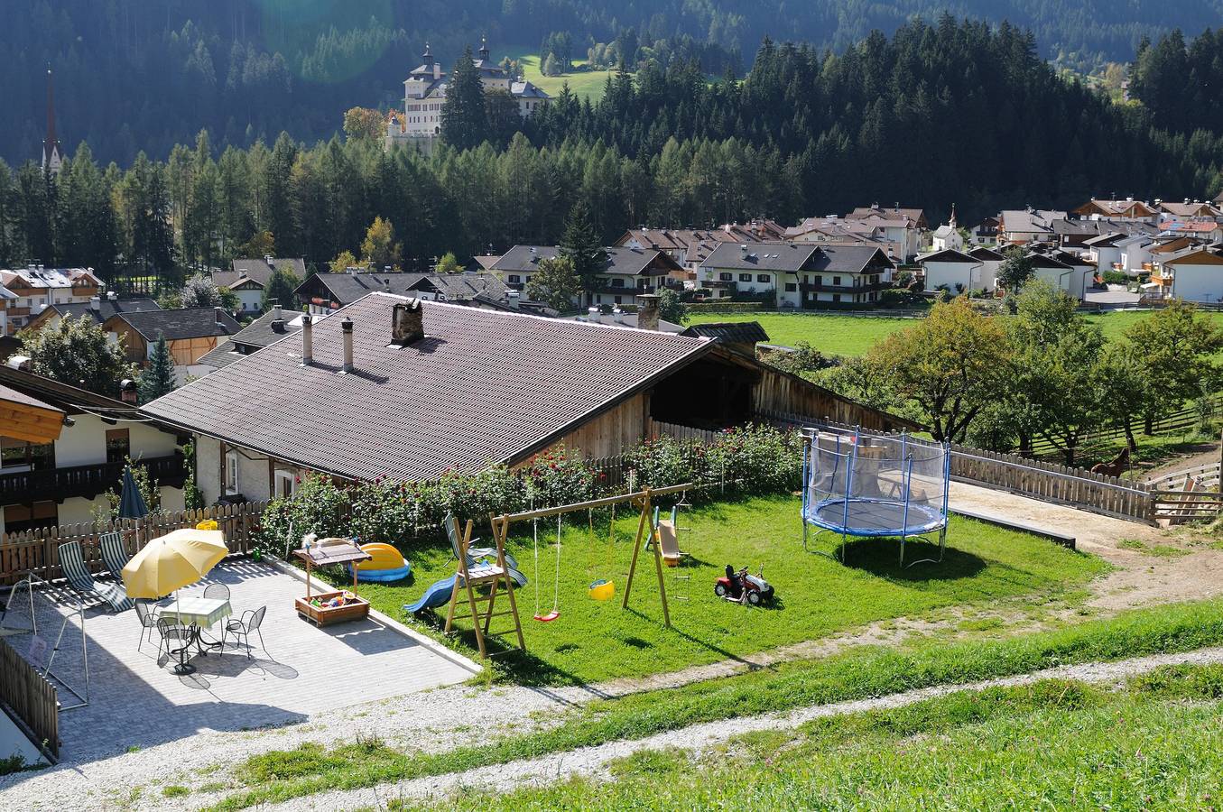Appartement entier, Appartement 'Sultan' avec vue sur la montagne, piscine partagée et Wi-Fi in Mareta, Racines (Italie)