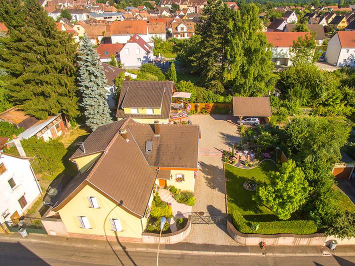 Gîte pour 4 personnes, avec terrasse et jardin à Benfeld