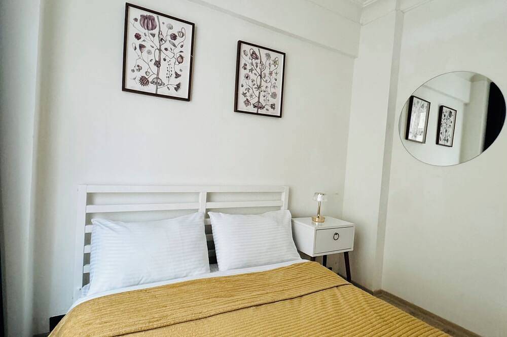 Entire apartment, Charming 2 bedroom duplex with Bosphorus view in central Istanbul in Şişli, Istanbul