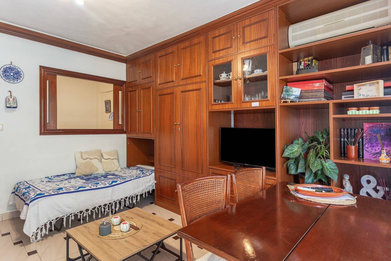 Apartamento entero, Apartamento 'Playa a los Pies del Castillo' con vistas al mar, Wi-Fi y aire acondicionado in Platja de Sant Antoni (Cullera), Cullera