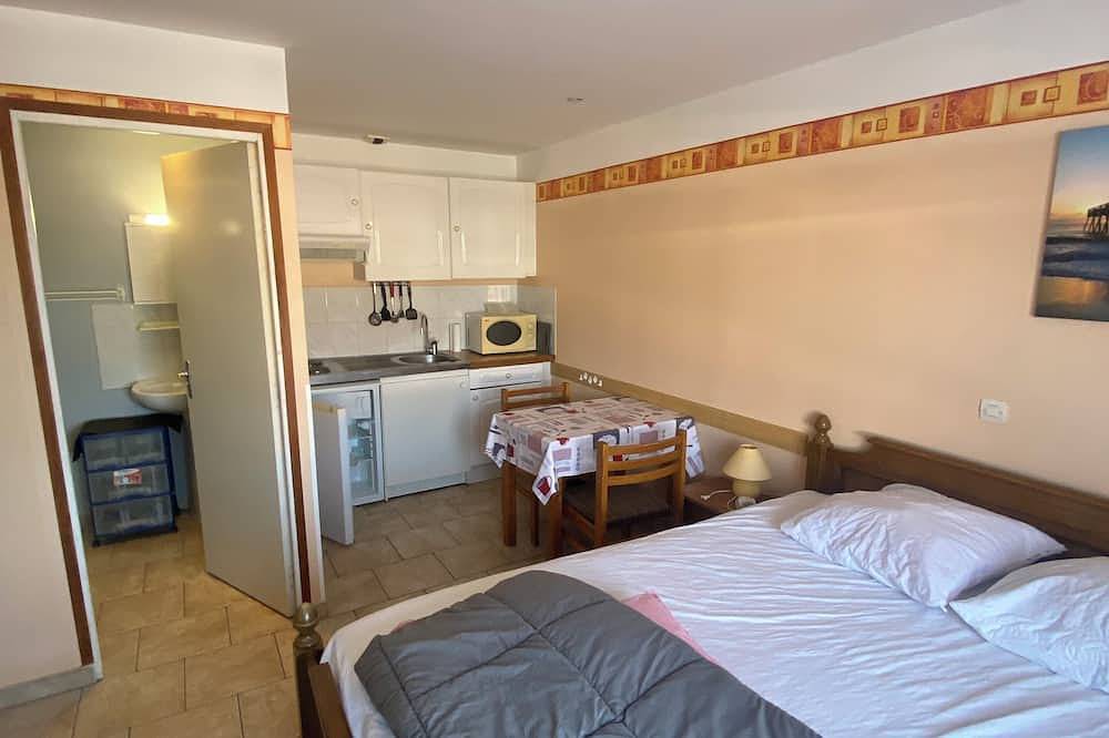 Entire apartment, First-floor studio 700 metres from the spa in Saint-Amand-les-Eaux, Valenciennes region