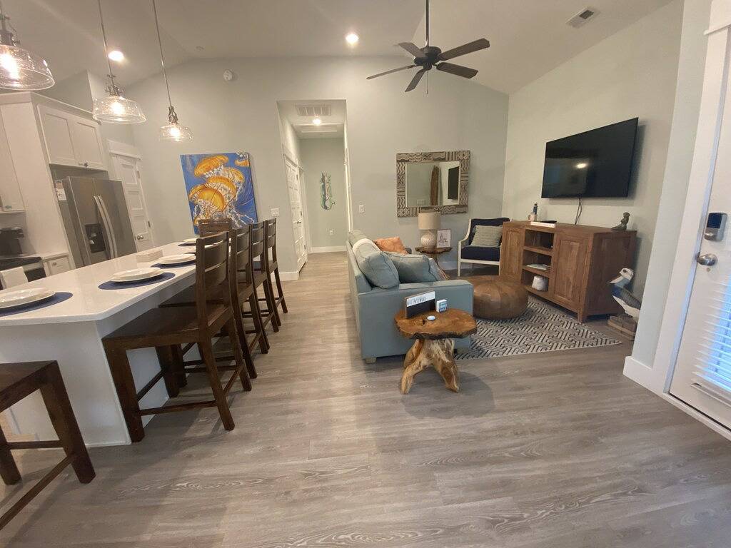 Ganze Wohnung, Dog Friendly Luxury Condo, Walk to the Beach in Corolla, Currituck County