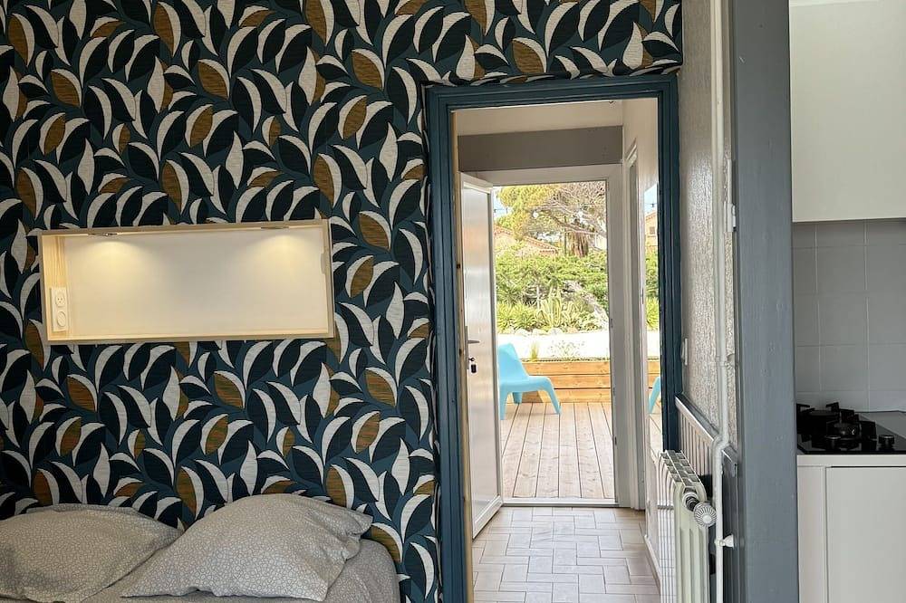 Ganze Wohnung, 24m2  Rdc-Apartment-Superior-Ensuite mit Dusche-Terrasse in La Capte, Hyeres