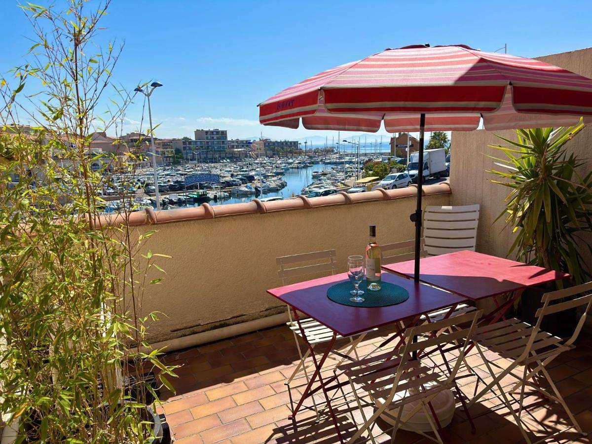 Appartement entier, One-Bedroom Apartment in Sausset-les-Pins, Côte méditerranéenne (France)