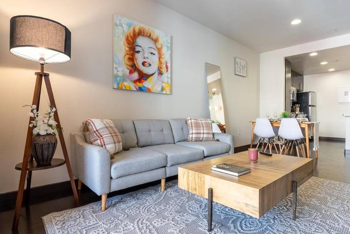 Ferienwohnung für 3 Personen, mit Pool und Ausblick sowie Garten in Hollywood