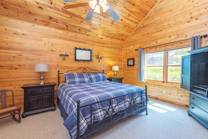 Vacation rental for 12 people, with balcony and hot tub in McHenry