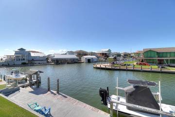 Vacation Rental for 10 Guests in City-by-the Sea, Aransas County, Picture 2