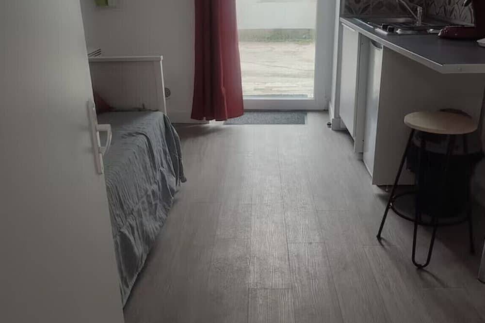 Entire apartment, Studio Centre Orléans and Parking in Orléans, Loire Valley