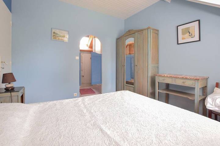Location de vacances pour 6 personnes, avec jardin à La Chapelle-Urée - 3
