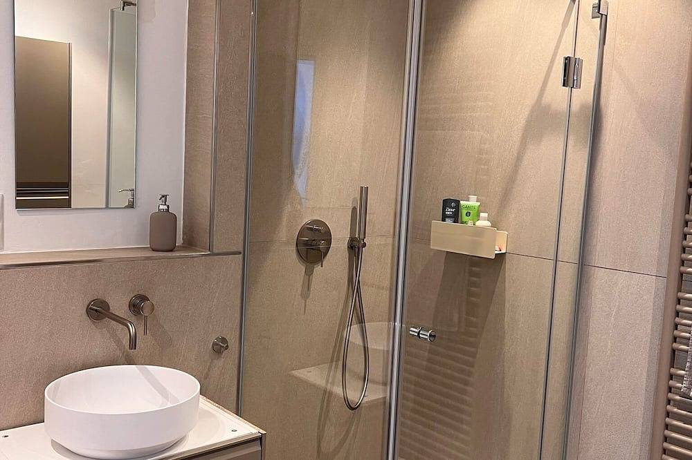 Ganze Wohnung, Löffelfertiges Design-Apartment neben Beethovenhalle mit Tiefgaragenstellplatz in Bonn, Rheinland