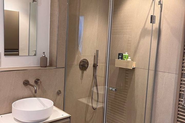 Ganze Wohnung, Löffelfertiges Design-Apartment neben Beethovenhalle mit Tiefgaragenstellplatz in Bonn, Rheinland