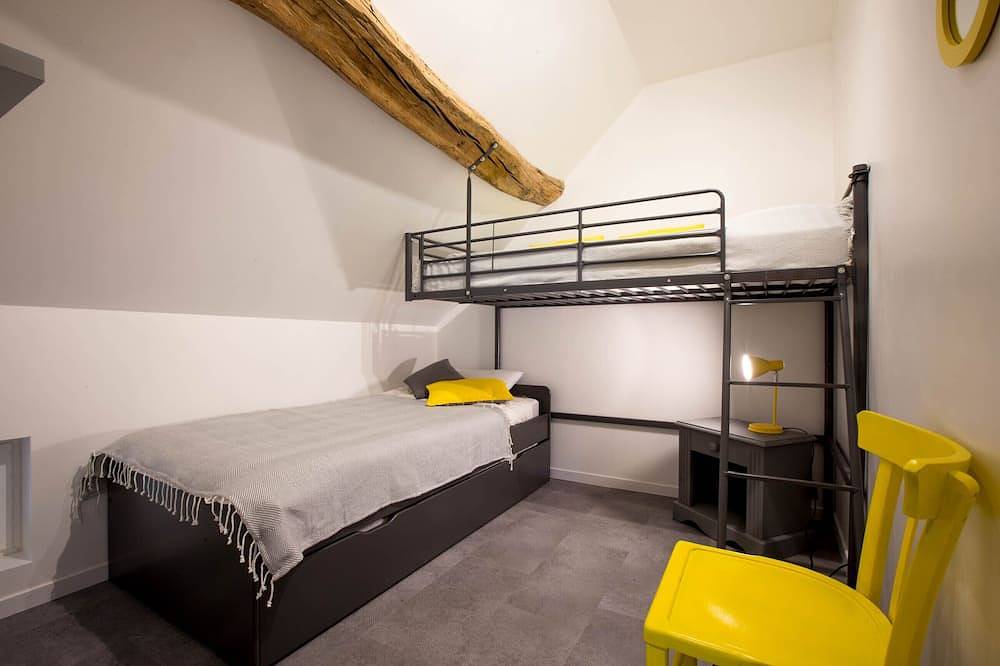 Le P'tit Pichot Charming Cottage in little wine village 8kms from Beaune in Nantoux, Beaune region