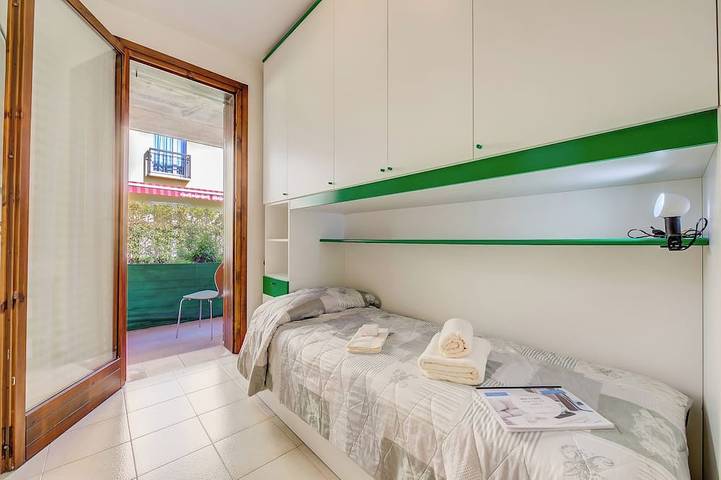 Ganze Wohnung, Cinzia Apartment am Strand - Pool, Garage & Terrasse, Sirmione, Italien in Colombare, Sirmione