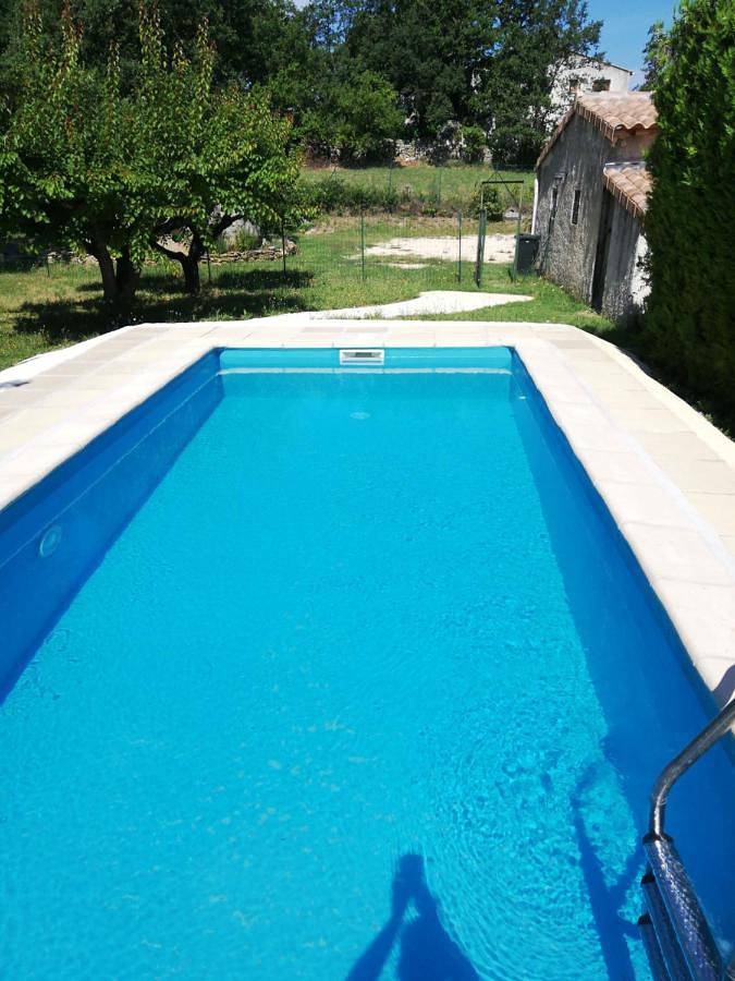 Location de vacances pour 6 personnes, avec piscine ainsi que vue et jardin à Saint-Paulet-de-Caisson - 4