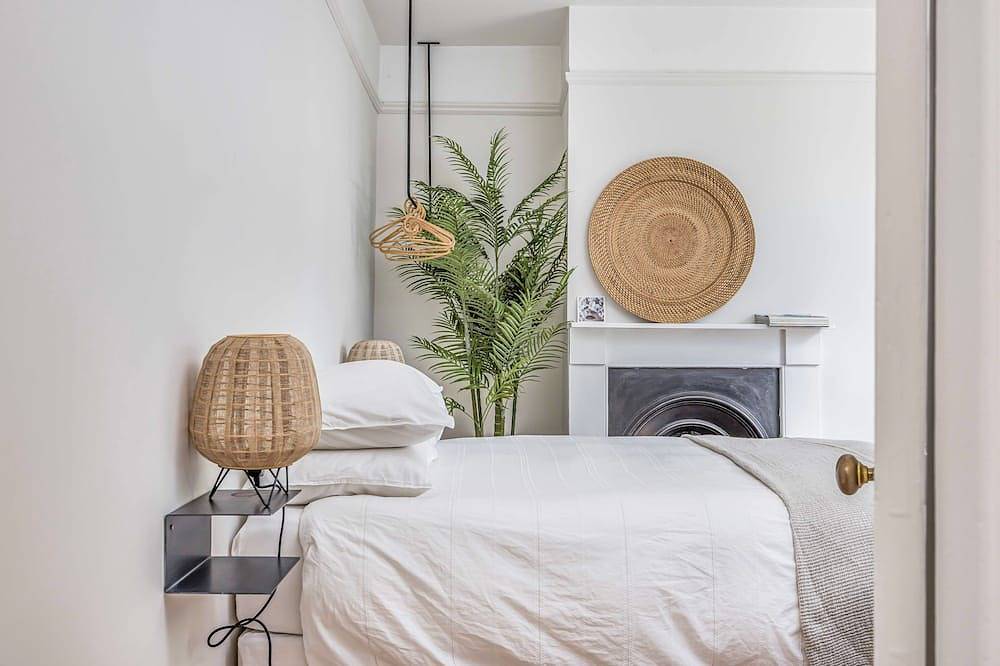 Large Georgian House by West Wittering beach.  Interiors by Design Vintage. in West Wittering Beach, West Wittering