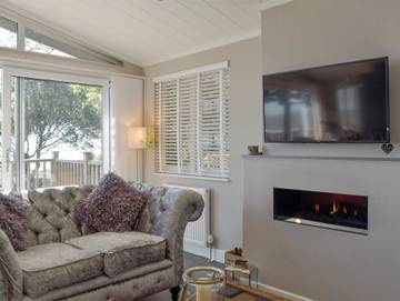 Log Cabin for 4 People in Waveney District, Suffolk, Photo 4