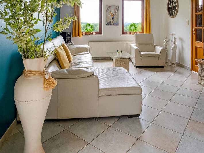 Location de vacances pour 8 personnes, avec terrasse ainsi que jardin et piscine à Hamoir - 3