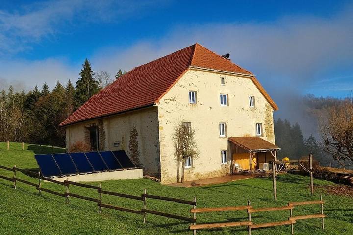 Location de vacances pour 10 personnes, avec jardin et vue à Valoreille