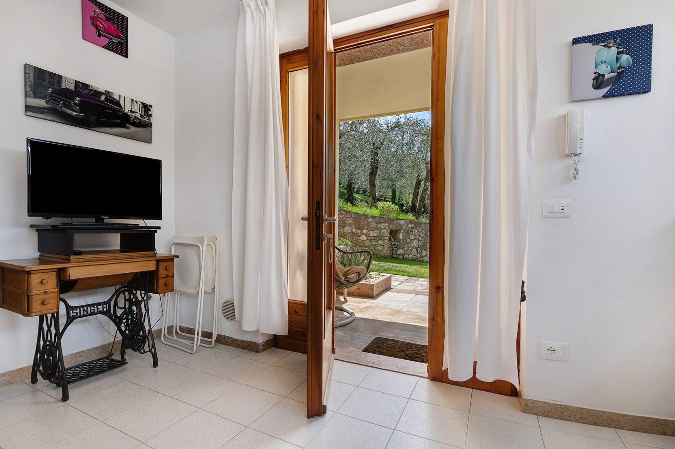 Ganze Wohnung, Ferienwohnung 'Edda - Sole' mit Seeblick, privater Terrasse und Wi-Fi in Brenzone, Gardasee-Berge
