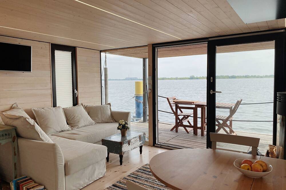 Gemütliches und romantisches Hausboot in bester Lage mit Kamin und Sauna. in Brandenburg an der Havel