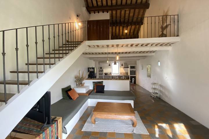 Appartement de vacances pour 4 personnes, avec Balcon et Jacuzzi ainsi que Jardin et Piscine